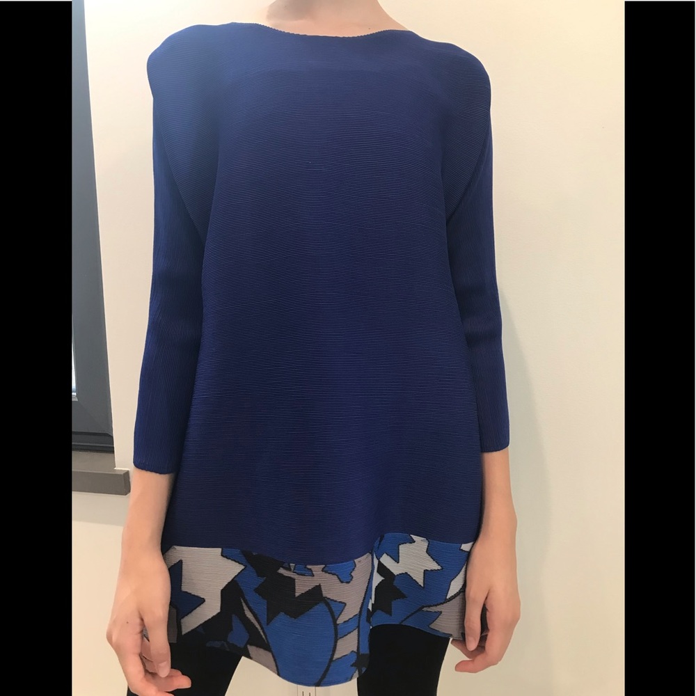 Women’s dark blue tunic top!